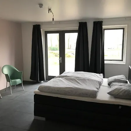 Bed And Breakfast Wouw 住宿加早餐酒店 3*