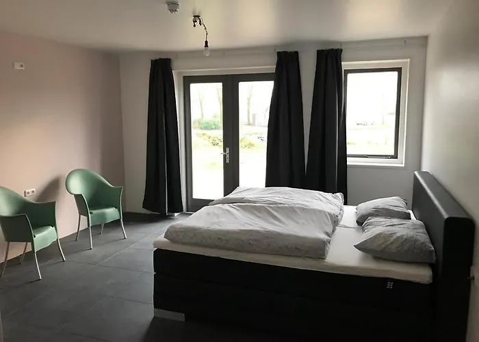 Bed And Breakfast Wouw לינה וארוחת בוקר 3*